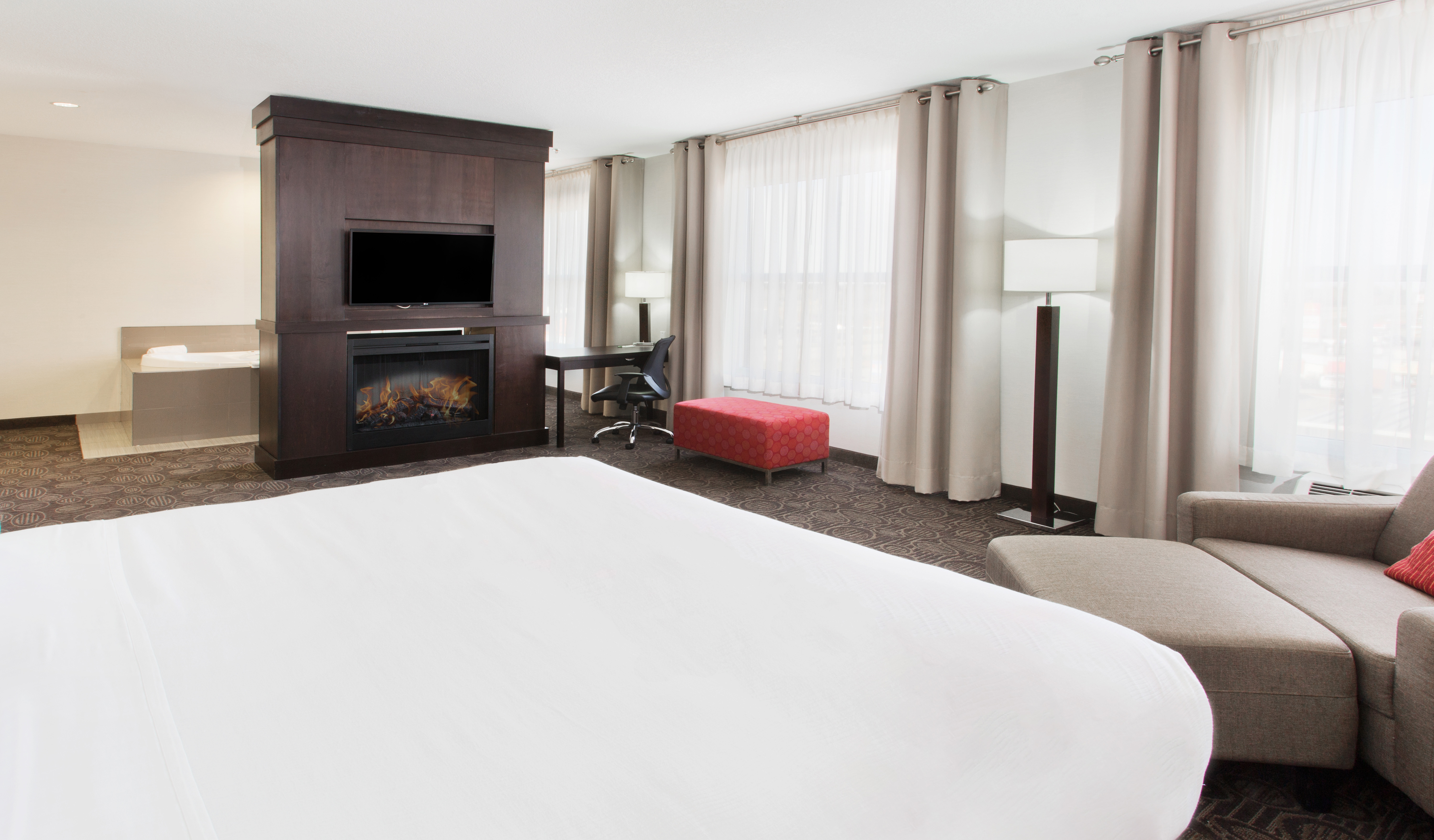 Honeymoon Suite at Holiday Inn & Suites Red Deer South